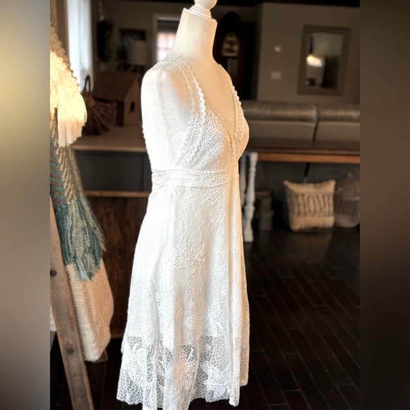 POL - White Lace Dress - Picture 11 of 13